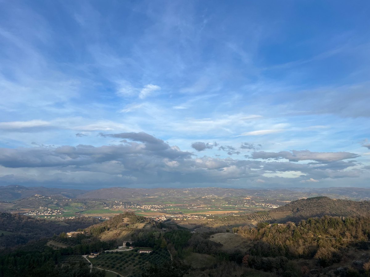 Elena9837026103's tweet image. Some places don’t just look beautiful, they give something back, they restore, gather your scattered thoughts and return you to yourself. When you find that feeling - keep it🤗
A beautiful and calm Friday to you!
#FridayMood #MorningThoughts #Buongiorno #vlog #Italy