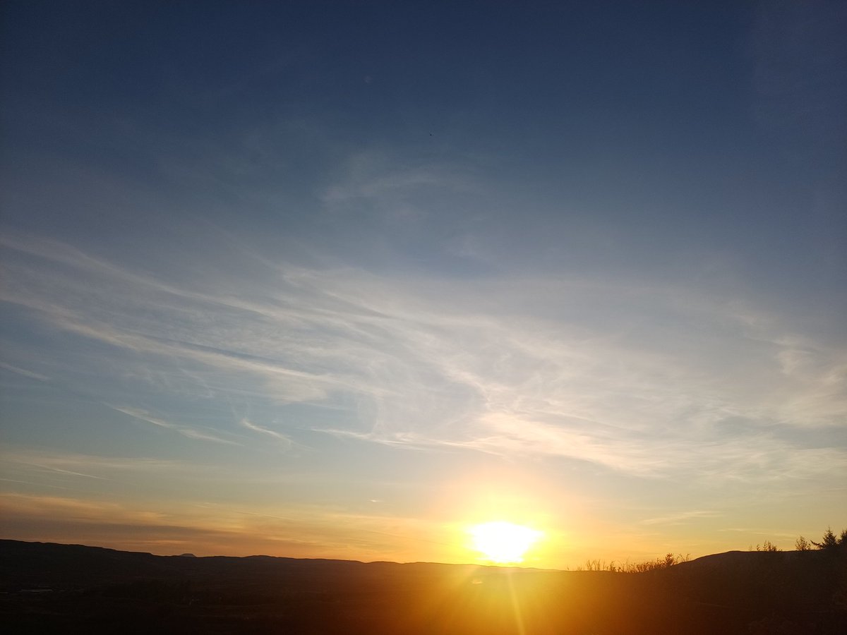 SkyeWolf84's tweet image. Last night sunset from home #home #Skye
