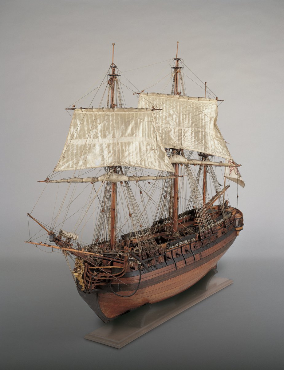 Museo Naval tweet media