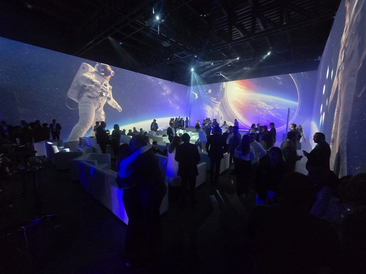 kystartech's tweet photo. Kommander T3 powers immersive visuals at an HP Inc. event in Colombia.

Seamless multi-projector sync. Simplified workflow. Reliable delivery.

#Kystar #Kommander #LEDControlSystem #Software #MediaServer https://t.co/o5yXqIqoEV
