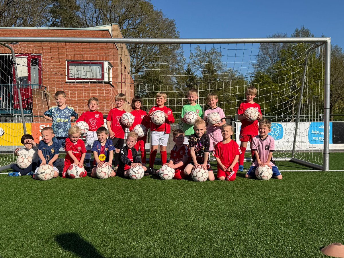 Hulzense Boys tweet media