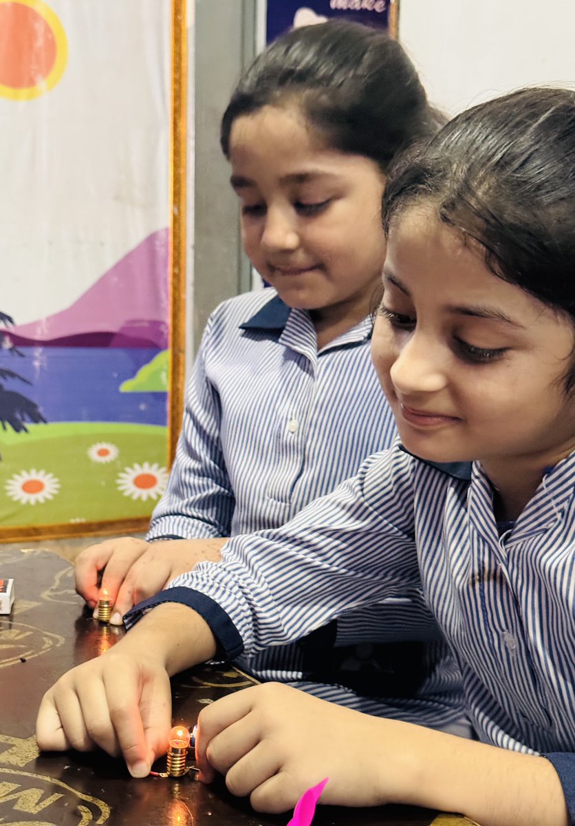 EmbellishSchool's tweet photo. Young minds at work! 🔬 #Students building real #Circuits, lighting #Bulbs 💡 &amp; running #Motors 🔌—because true #STEMEducation is all about #LearningByDoing. Proud moments of #YoungScientists shaping the future 🚀 https://t.co/rY3u9GiVHL