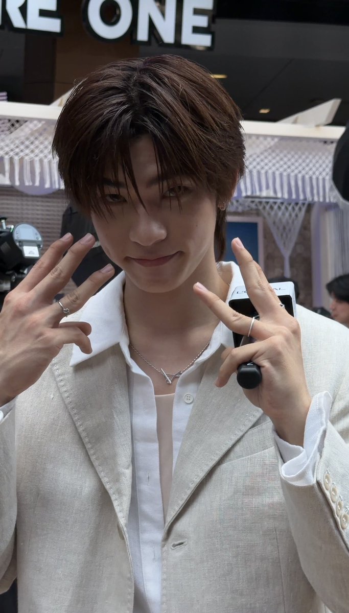 f tweet media