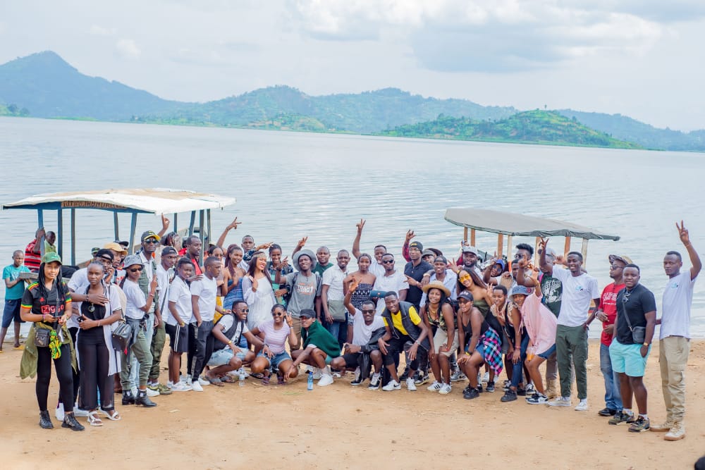 _Toussaint_3's tweet image. Life is better at Twin Lakes 🌊
Just look at this 😍

21st May 2022: the FIRST TRIP of @Tembera250 

Thank you so much #RwoX #Rwot for this huge support from DAY 1 until now we are almost  4yrs in this journey as Your local guide. 

 Our mission is to promote domestic tourism