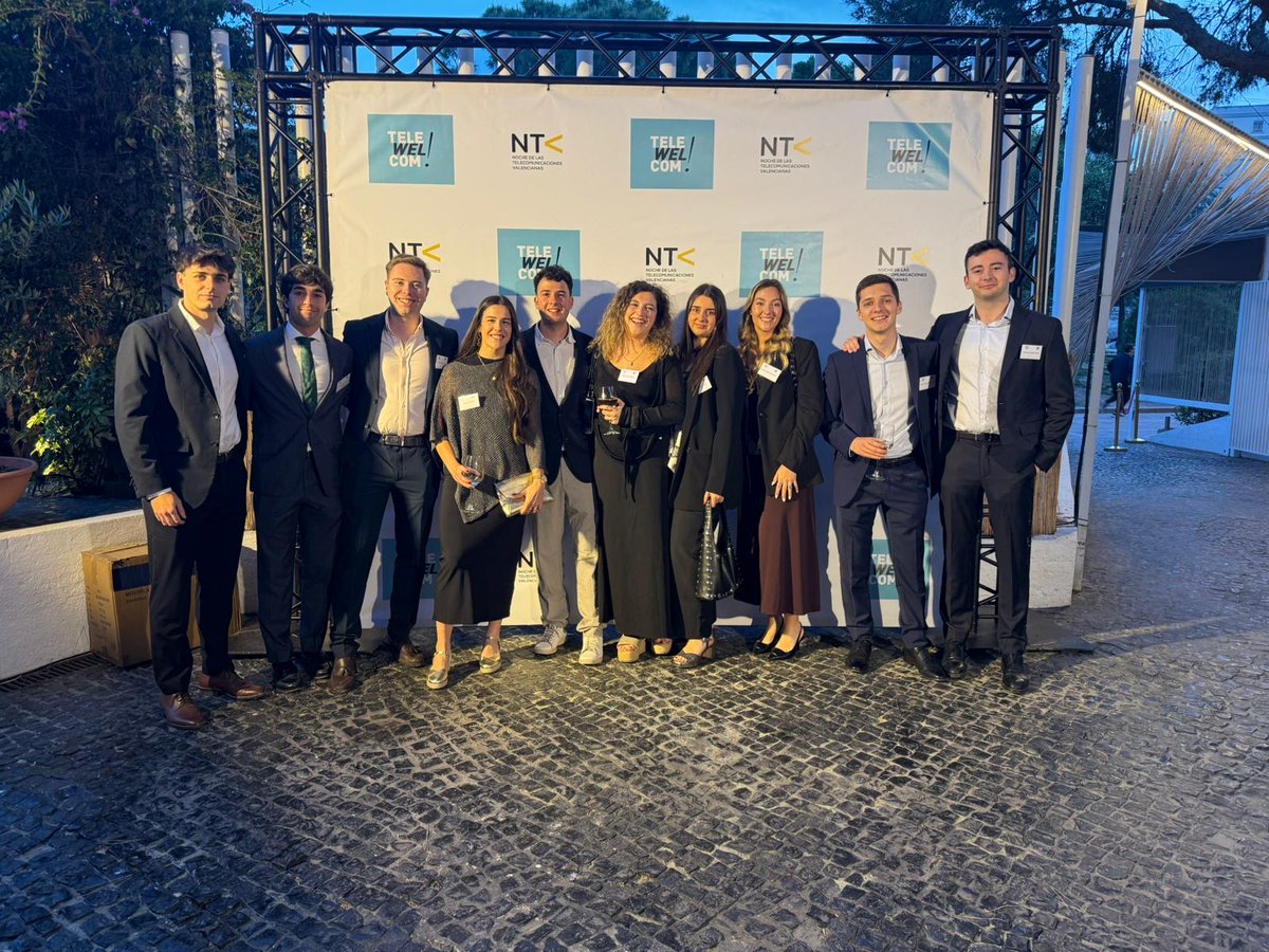 GVAIstec's tweet photo. Desde @GvaIstec damos la bienvenida a los nuevos estudiantes del Máster Universitario en Ingeniería de Telecomunicación de @TelecoUPV celebrado en el marco de la @nocheteleco_vlc  #NTV #TELEwelCOM🚀 https://t.co/iZbQhmyTOi