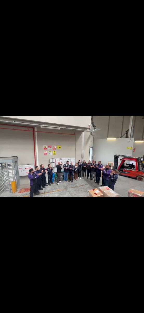 Nakliyatsendika's tweet image. Fedex Ekspress’de Grev kararımız işyerlerine çoşkulu bir biçimde asılmaya devam ediyor 
Yaşasın Örgütlü Mücadelemiz...
Çatalca Depo...
@FedEx #Fedex