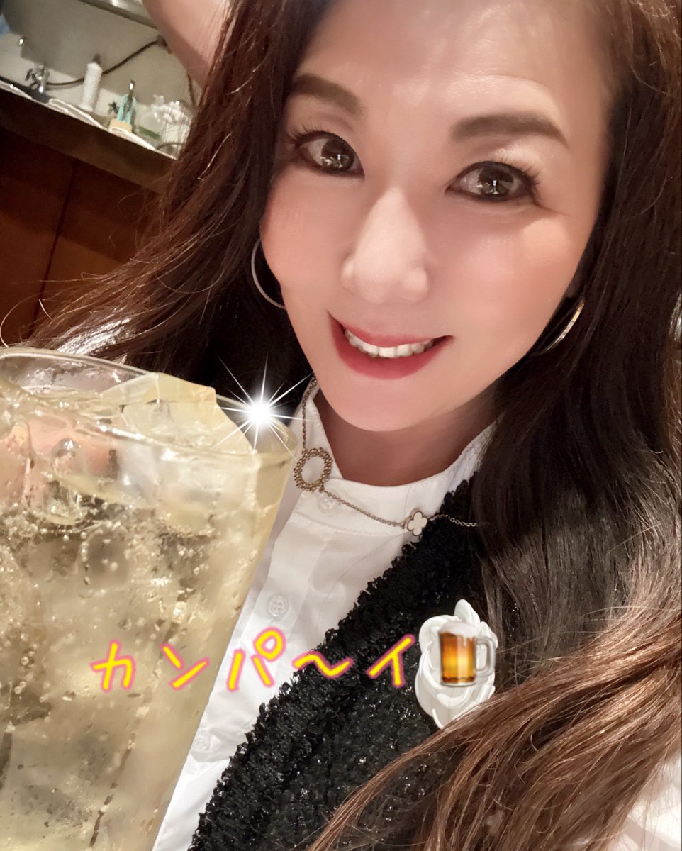 Tomopy_happy's tweet photo. 今日も１０年来のお友達が私に会いに関西から横浜まで来てくれました！
長年のお友達は、ほんまにみんな今の私を心配してくれてて、有り難くて仕方ないです。私が忘れてる過去の話もたくさん聞けて、明日も仕事早いけど会えて良かった☺️ https://t.co/yzOFFSFivr
