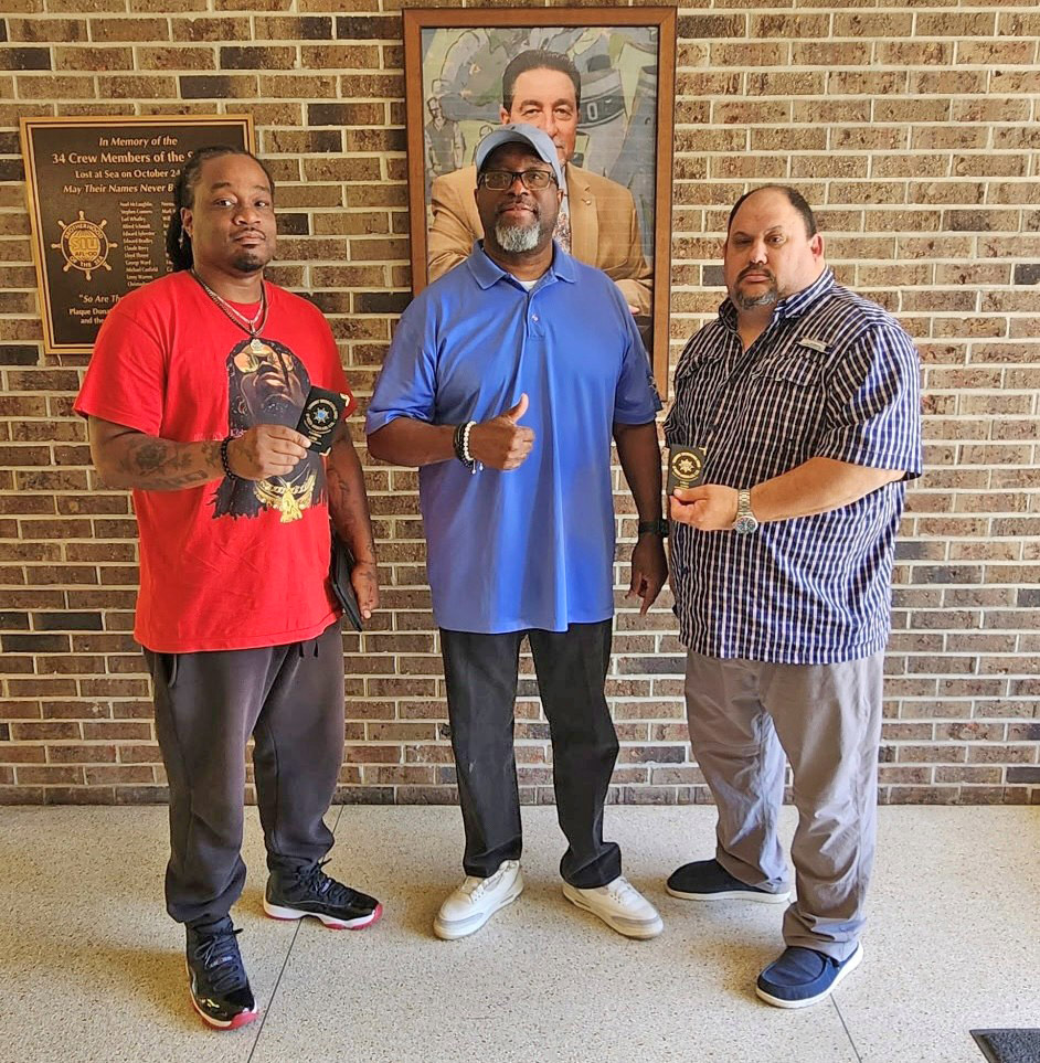 SeafarersUnion's tweet image. Congrats to GUDE Patrick Cannon (left) and AB Chris Kelly (right) on receiving their respective full books. They’re pictured at the Mobile hall with SIU Port Agent Jimmy White. #1u #SIU #Seafarers #MyMaritimeCareer