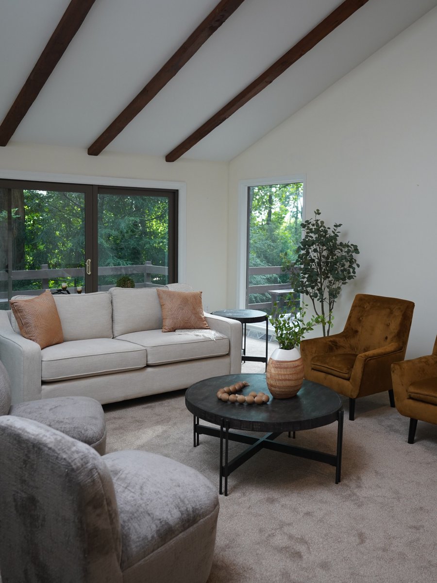 pietowntv's tweet image. Tonight on #HouseHunters 🌲
In a competitive market, a couple needs to purchase a home fast in #Lancaster, #Pennsylvania. They want a big house for a future family, and he wants a place with charm, but she's set on a split-level similar to her childhood home.

10|9c on @HGTV 🧸