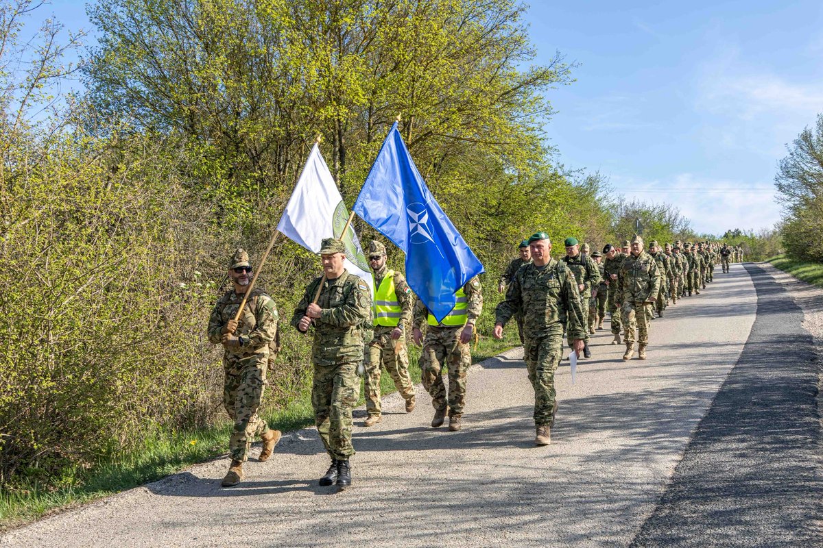HQMNDC's tweet image. HQ MND-C personnel took part in a team-building foot march near Veszprém. 🥾

🪖The event also served as training and fulfilled the annual mandatory march requirement.

#WeAreHQMNDC #TeamBuilding #Training #Readiness