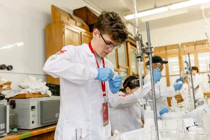 Arrecia el bloqueo y crece el talento de los jóvenes cubanos 
🌟Orgullo cubano en la cumbre mundial de la química🌟
¡Felicidades, campeones! Su éxito es nuestro orgullo.