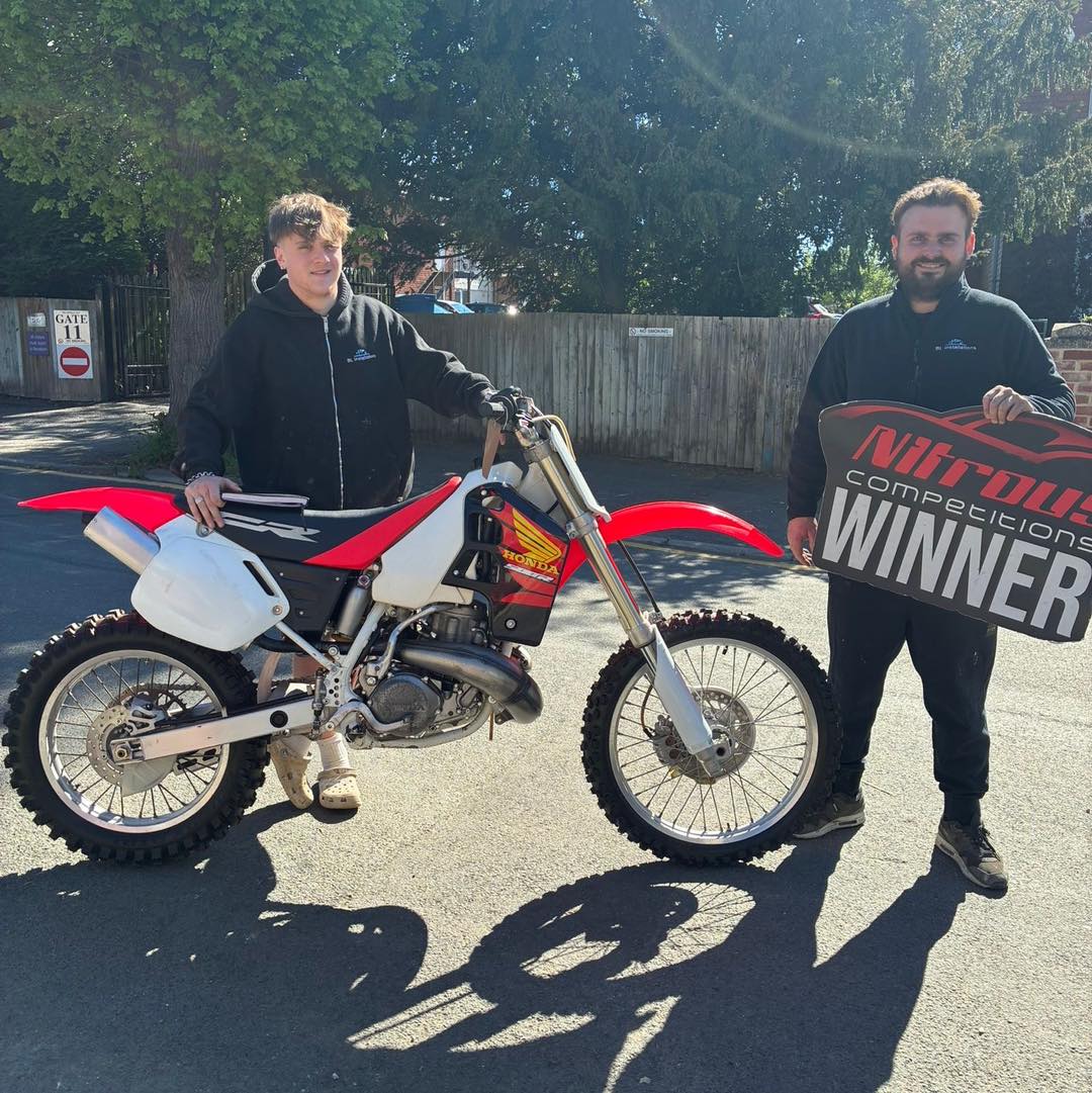 NITROUSCOMPS's tweet image. Mega congrats 💨 to Brandon leccacorvi from Gloucester, our 1st instant winner on latest old-school MX !

Taking delivery of his epic win 🏆 1998 Honda cr500r

#winner #honda #competition