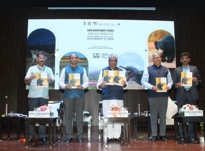 slothbear2026's tweet photo. Guided by the vision of Hon’ble Prime Minister Shri Narendra Modi and led by Hon’ble Environment Minister Shri Bhupender Yadav, #ProjectSlothBear was launched during #NationalWildlifeWeek2025 at the historic Hari Singh Auditorium, IGNFA–FRI campus, Dehradun (October 6, 2025).
The event, organized by @moefcc in collaboration with @wii_india, @IcfreIndia and @IGNFA_GoI, brought together policymakers, scientists, and conservation practitioners from across the country.
Building on the roadmap outlined at the 7th National Board for Wildlife (March 3, 2025, Gir), the initiative reflects a national commitment to innovative, technology-driven and community-centric conservation, with a strong focus on coexistence and human–bear interface management.
@CRamesh_WII , Scientist E @wii_india and Principal Investigator of #ProjectSlothBear, briefly introduced the initiative, highlighting it as a dedicated effort for the conservation and management of sloth bears. The project adopts a landscape-level approach, integrating science-based research, habitat management, and interface management to promote coexistence across the species’ range.
A project brochure was also released by Hon’ble Environment Minister Shri Bhupender Yadav in the presence of Director General of Forests Shri Sushil Kumar Awasthi, Additional Director General(Wildlife) @rameshpandeyifs and Director of Wildlife Institute of India @GobindsagarBha1. The brochure outlines key objectives, the current status of sloth bears in relation to forested landscapes, and the need for coordinated conservation efforts beyond protected areas. With a focus on scientific monitoring, habitat restoration, and coexistence-oriented management, the initiative aims to support State Forest Departments and strengthen conservation efforts across India.
#ProjectSlothBear #SlothBear #BearConservation #HumanWildlifeCoexistence #InterfaceManagement #IndiaWildlife #ProjectSlothBear
@PMOIndia @byadavbjp @moefcc @wii_india @IGNFA_GoI @NationalCAMPA @EIACPIndia @SACONCoimbatore @wii_eiacp @CentralIfs @rameshpandeyifs @tewari23san @ben_ifs @GobindsagarBha1 @RuchiBadola2 @CRamesh_WII @BivashPand34733 @Kramesh95 @amitwii @UpmaManral
