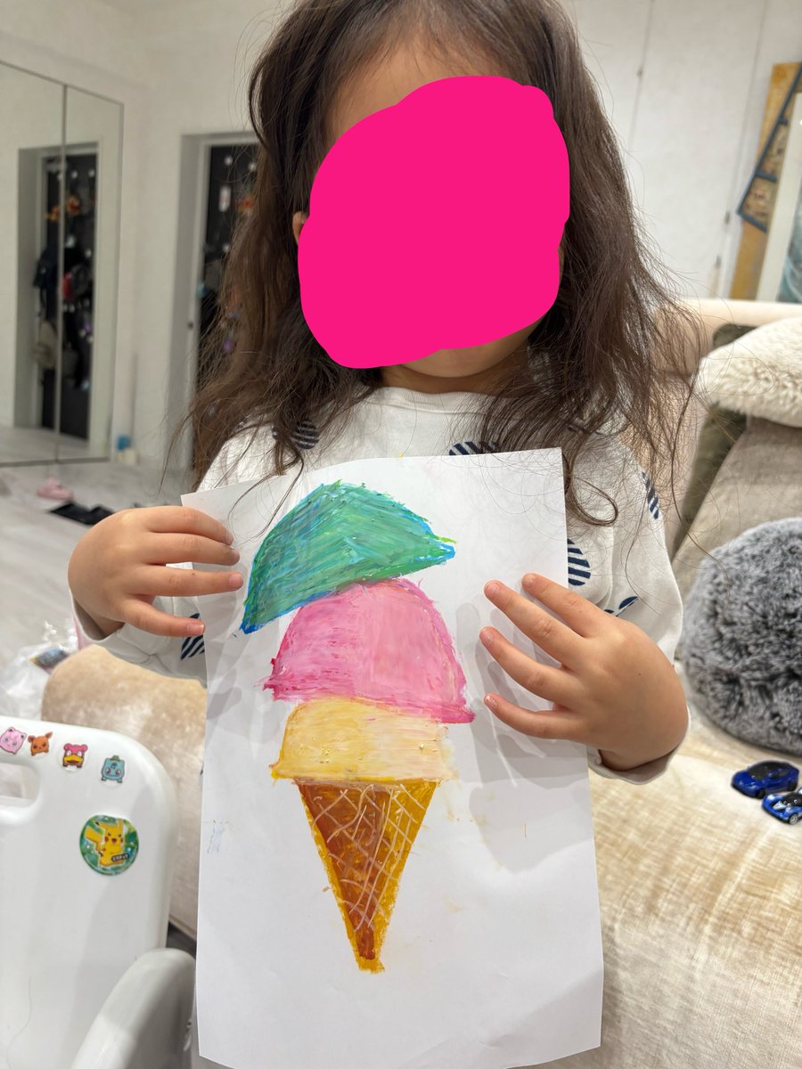 ms613116's tweet photo. 晩御飯後のお絵描きタイム🖍️
クレパスで影と光の入れ方を本で勉強しながら書きました🖼️
6歳の息子は親のサポートなしで✌️
自宅の真田くんの絵と比べて、次は桜を描いてみるそうです🌸
クレパスの英語も綺麗に描けたね🤩
娘はアイスクリームとスイカとイチゴ🍉🍓
4歳で1時間半も集中すごい🥰 https://t.co/YcTm8qWy8S