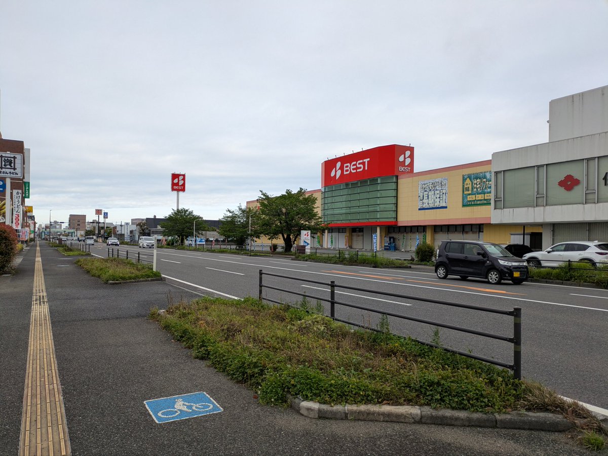 G94zAc's tweet photo. 本州では
あんまり見ない
小売業だな https://t.co/3Lj2cDaZpo