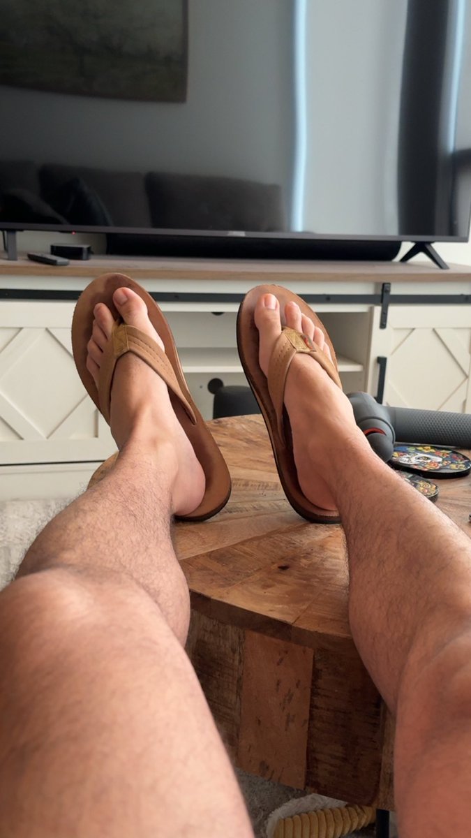 Big Bro Feet tweet media