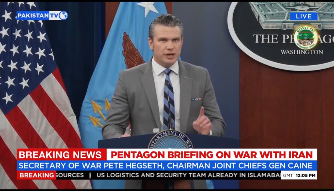 PakTVGlobal's tweet image. US Secretary of War Pete Hegseth addresses Pentagon briefing on war with Iran.

#PakistanTV #Pentagon #PeteHegseth #IranWar #BreakingNews