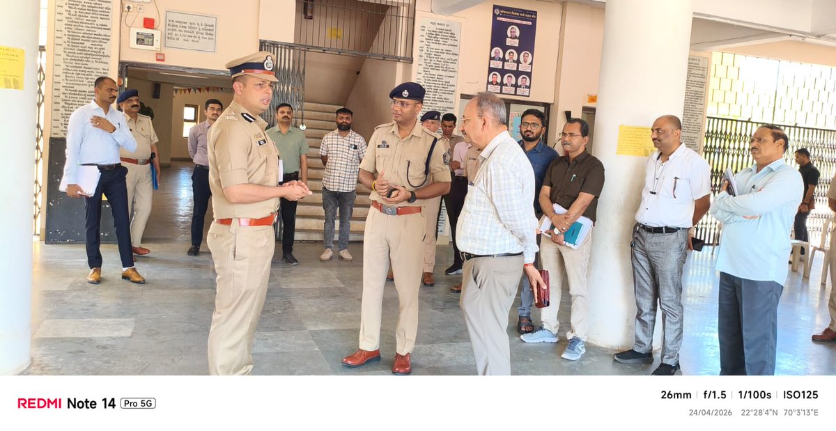 CollectorJamngr's tweet photo. સ્થાનિક સ્વરાજ્યની સંસ્થાઓની ચૂંટણી અન્વયે આજરોજ રાજકોટ રેન્જ ડી. આઈ. જી. @nirliptrai તથા @SP_Jamnagar સહ મતગણતરી કેન્દ્રોની મુલાકાત લઈ કાયદો અને વ્યવસ્થા, સુરક્ષા જેવી તમામ પ્રકારની વ્યવસ્થાની સમીક્ષા કરી.
@JayantiRavi @SECGujarat @infojamnagargog https://t.co/4PMQw0SB3c