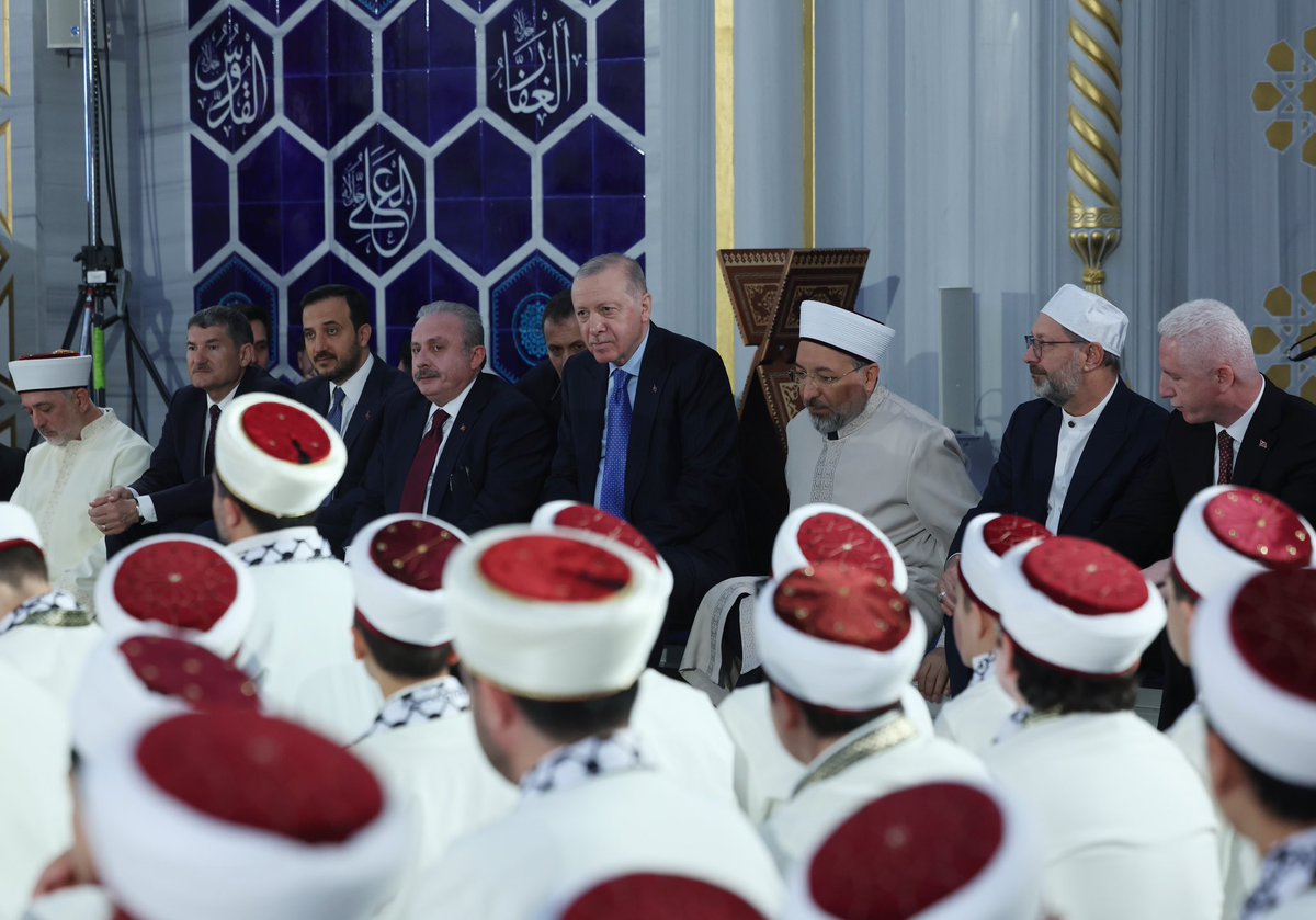 Ebru_ucarr's tweet photo. Aynı kıbleye dönen bir milletin, aynı inancı taşıyan bir liderle yürüyebilmesi…
Baht meselesidir mesela ✨🤍 https://t.co/vu3qdHWI91