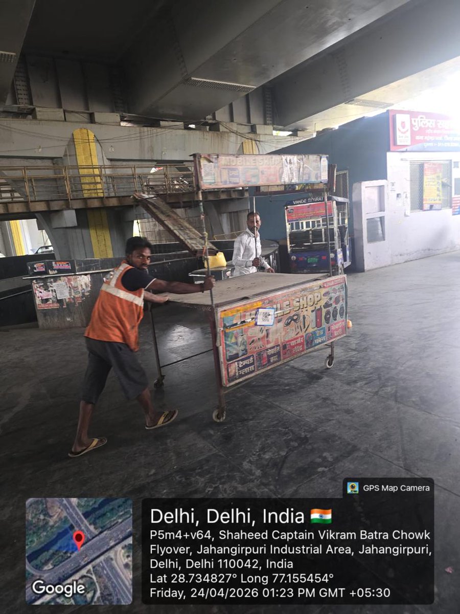 MCD_Delhi's tweet photo. The MCD team in Jehangirpuri under Civil Lines Zone carried out a focused anti-encroachment drive. The action was aimed at removing unauthorised encroachments and ensuring clear public spaces for smooth movement and improved civic conditions.

Officials have been directed to remain vigilant in the field and take strict action against encroachments, with special emphasis on keeping public areas and key stretches obstruction-free.

@LokNiwasDelhi @gupta_rekha @CMODelhi @RajaiqbalSingh3 

#Mcd #Mcdcares #Delhi #CleanDelhi #GreenDelhi