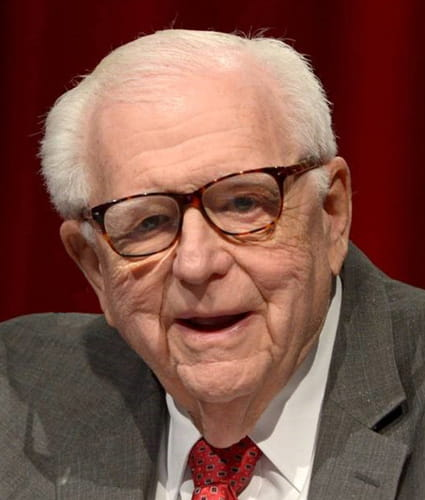 secardiologia's tweet photo. 🖤 Desde la SEC despedimos con profunda tristeza al Dr. Eugene Braunwald (1929–2026), padre de la cardiología moderna y pilar de la medicina cardiovascular.

Pionero en la comprensión y tratamiento de la enfermedad cardiovascular, su legado científico, su liderazgo y su vocación docente han marcado a generaciones de profesionales en todo el mundo. Su huella perdurará en la práctica clínica, la investigación y en todos los que siguen aprendiendo de su ejemplo.