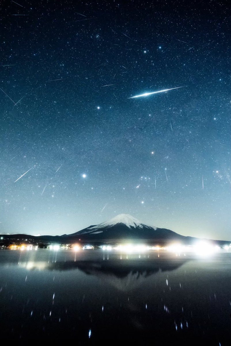 hirography_321's tweet photo. 山中湖で眺めるふたご座流星群。 https://t.co/r5BNXZMlZ5