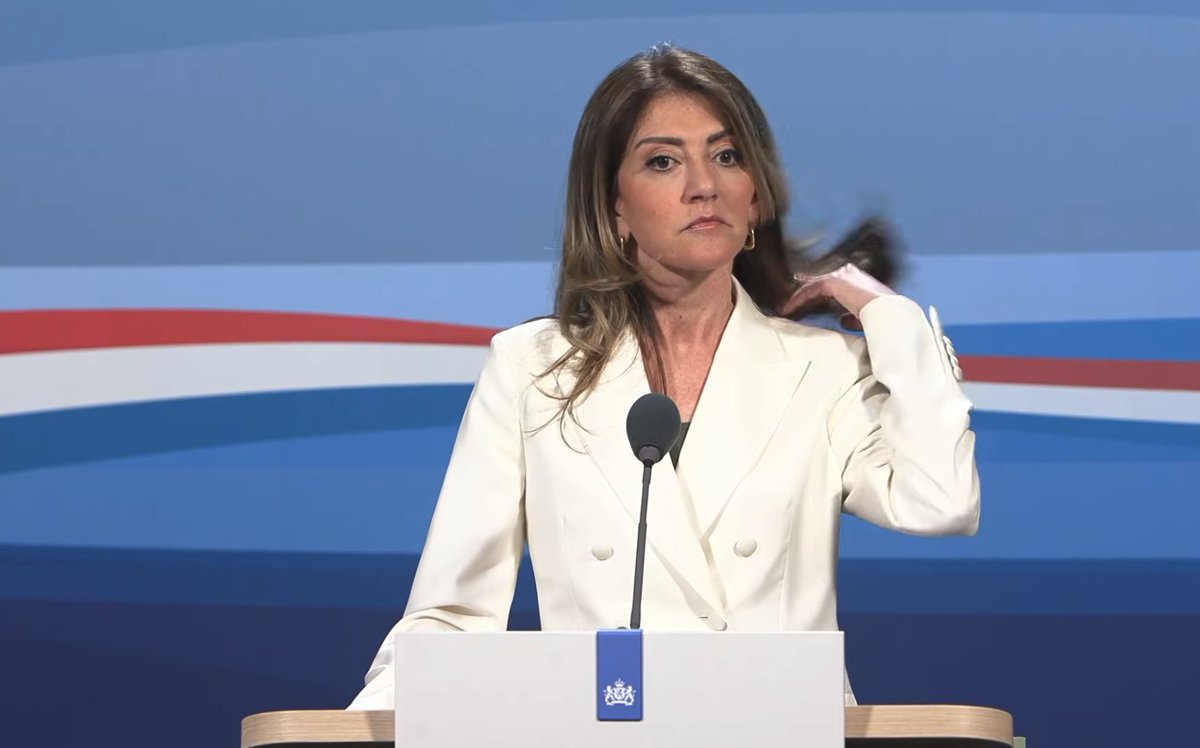 De vrijdagpersconferentie van Yesilgöz is altijd fundamenteel anders dan die van Jetten. Ze heeft een je ne sais quoi dat de minister-president ontbeert. Ze geeft sowieso meer antwoord en doet dat bovendien minder gemaakt.