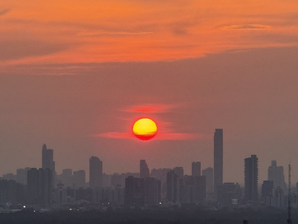 creativeskg's tweet image. #Bangkok skyline absolutely stunning tonight.
