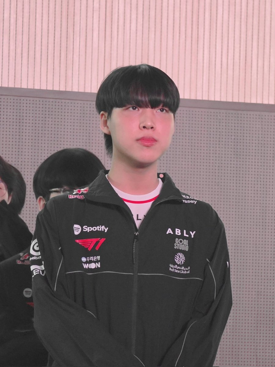 onlyforowt1's tweet image. #Proud
잼클이라면서
머리 귀여운데요