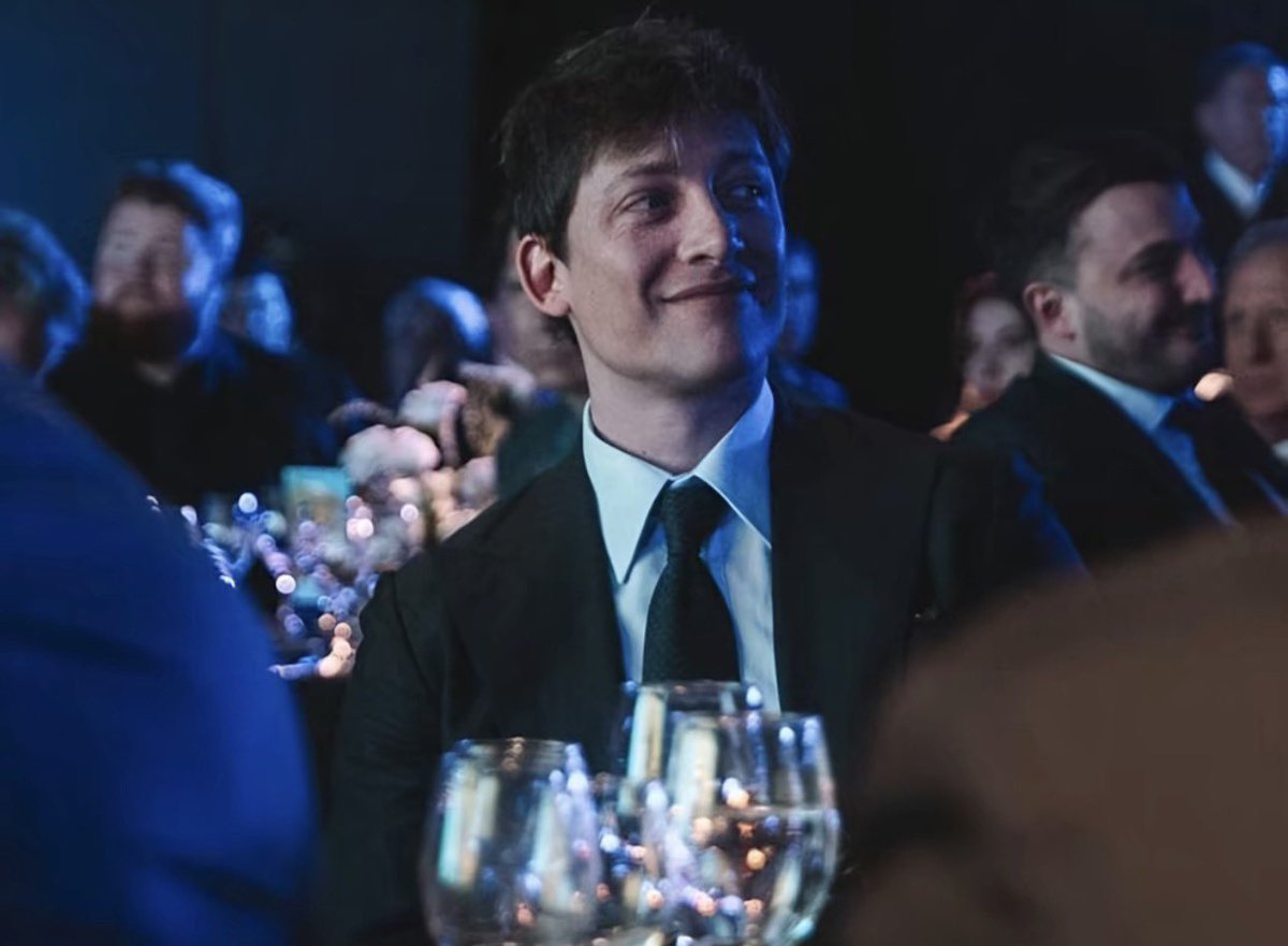 Quieren bajarme y no saben cómo hacer.

Esa Mantequilla va a correr.