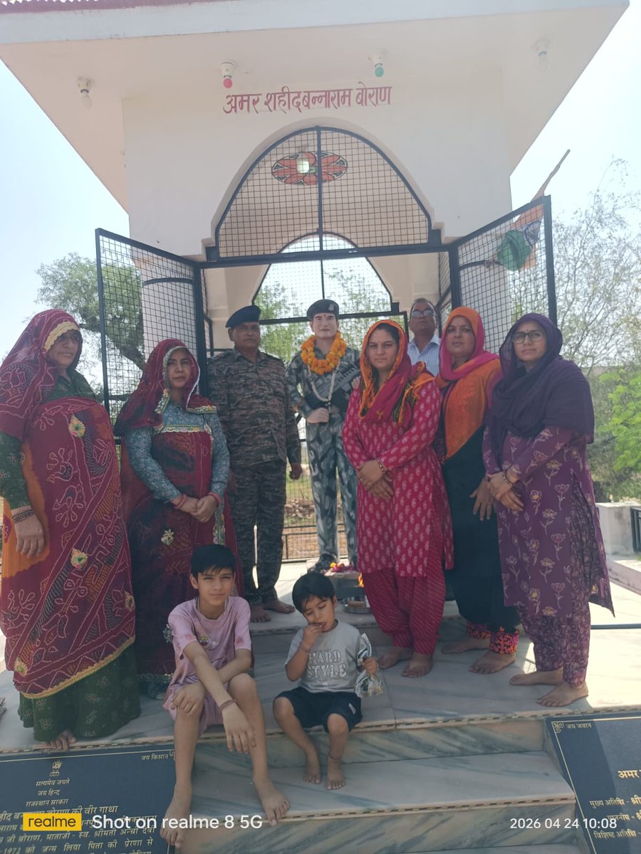 AjmerGc's tweet image. ज़िला-सीकर ,राज0 में #CRPF के हवलदार/जीडी  बन्ना राम (74 BN)की पुण्यतिथि के अवसर पर उनके निवास स्थान ग्राम-गोरधनपुरा , सीकर ,राज0 मे उनको श्रद्धांजलि अर्पित की गई। शहीद के परिवारजनो से उनकी समस्याओ के बारे मे जानकारी ली 
@crpfindia
@JKZONECRPF
@HqrsCrpf
@archana_ips 
@74Bn_crpf