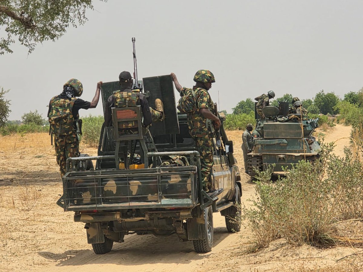 Otowngist's tweet image. Troops of Operation HADIN KAI have killed 4 Boko Haram/ISWAP fighters after repelling an infiltration into Kanama, Borno State.

CJTF member injured, items recovered.

👉🏽Read More: otowngist.com/2026/04/troops…

#Borno #OperationHadinKai #Nigeria