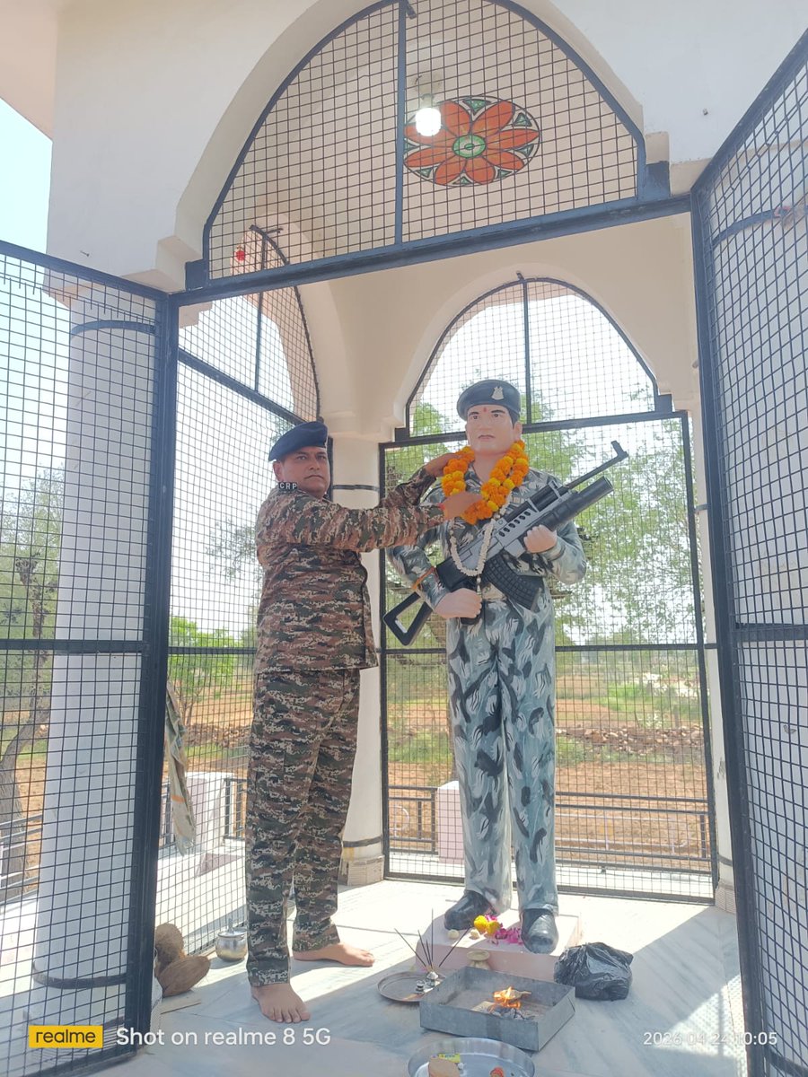 AjmerGc's tweet image. ज़िला-सीकर ,राज0 में #CRPF के हवलदार/जीडी  बन्ना राम (74 BN)की पुण्यतिथि के अवसर पर उनके निवास स्थान ग्राम-गोरधनपुरा , सीकर ,राज0 मे उनको श्रद्धांजलि अर्पित की गई। शहीद के परिवारजनो से उनकी समस्याओ के बारे मे जानकारी ली 
@crpfindia
@JKZONECRPF
@HqrsCrpf
@archana_ips 
@74Bn_crpf
