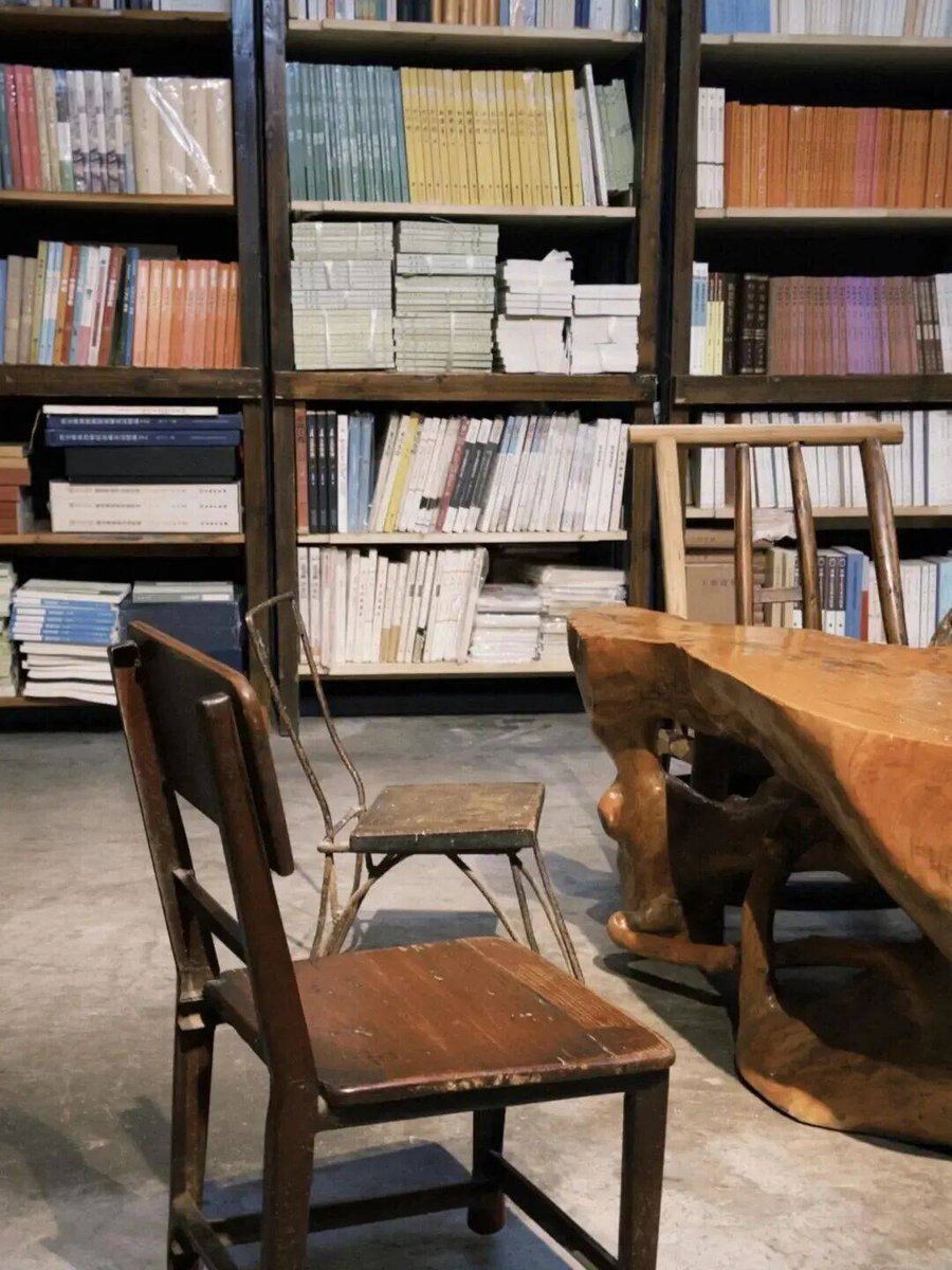 soquerotestes's tweet image. "Old stuff = new stories Sort, donate, or upcycle—turn clutter into joy!  #Declutter #SustainableLiving"