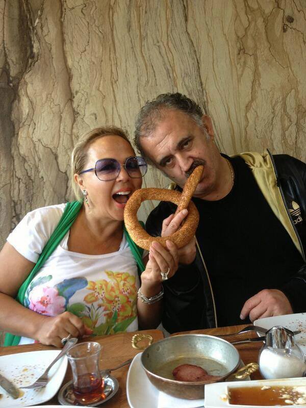 sainzmatador's tweet photo. carlosa simit yedirirken bizzikoo https://t.co/A5HjFWkL2P