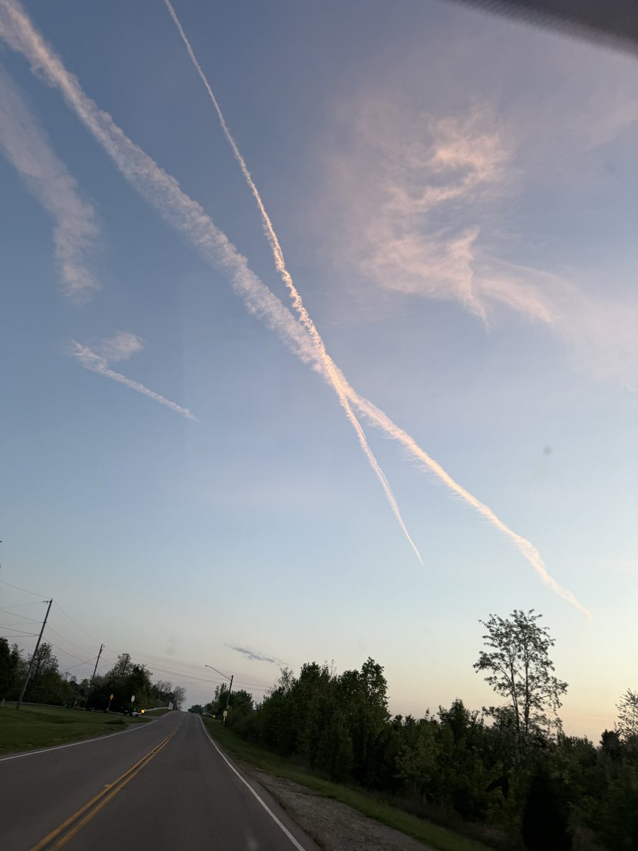 Britty_bell13's tweet photo. @MattWallace888 They’re back at it again in Ohio. People who say contrails …shut the fuck up. This is right next to the airport. There would be more and they would dissipate faster. The skies will be hazy soon. https://t.co/7Op72daa5j