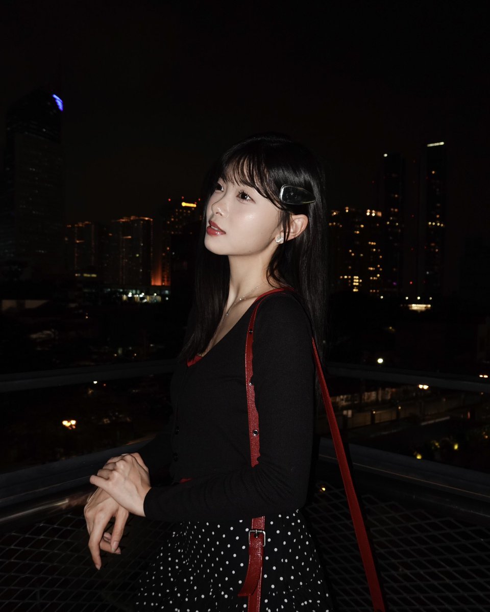 A_FionyJKT48's tweet image. #TGIF 🌃🌙