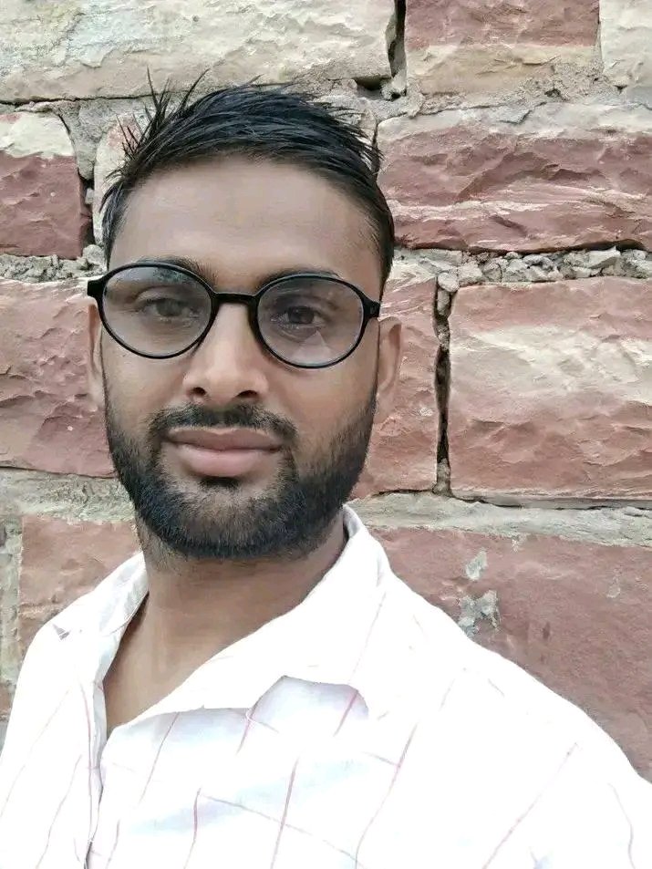 SherSin43629209's tweet photo. संवारा तो नही खुदको वक्त ही शायद कम मिला।
सलीके थे पसंद मुझको मगर बिखरा जीवन मिला,
शिकायत भी कैसे करूं जो भी मिला अदम्य मिला।।✍️R Baghel https://t.co/uVy5hJAnNw