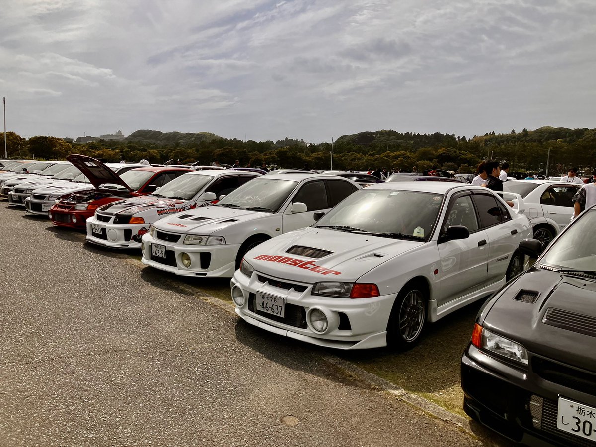 You-each-low tweet media