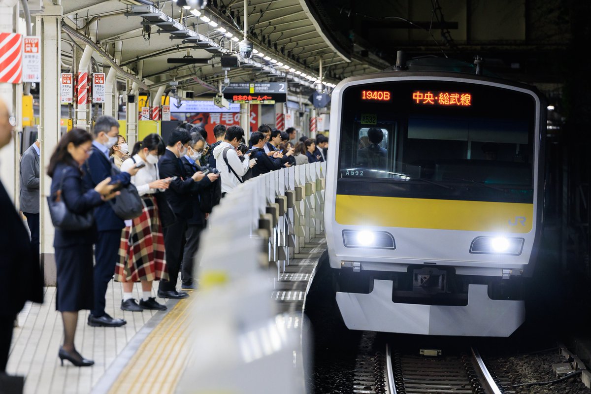 2026/4/24
1940B 各駅停車 千葉行
E231系500代 都ﾐﾂA532編成
既報の通り前照灯が森尾電機製のLED式灯具(通称:森尾16灯)へ変更となっています。
冗談抜きで夢にまで見た黄色帯×16灯、あまりのかっこよさにニヤつきを抑えられない！！！！