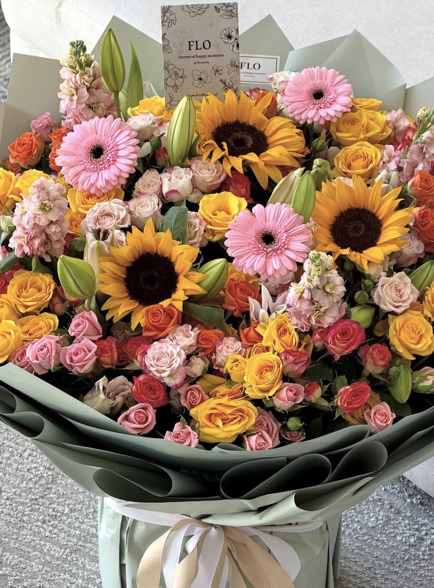 𝑓𝑙𝑜𝑟𝑎 tweet media