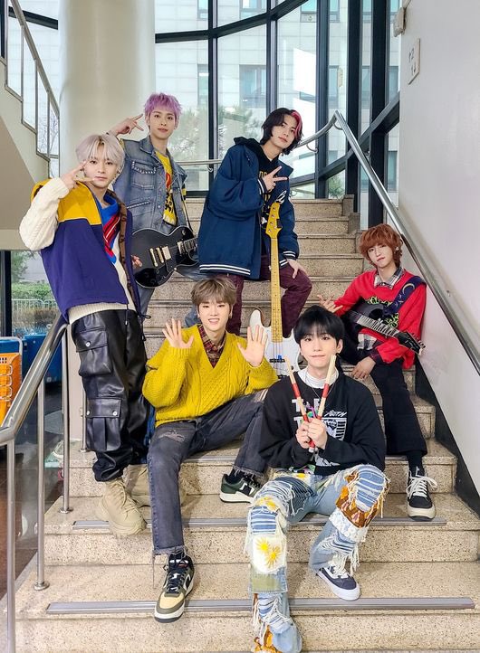 ten 🪐 tweet media