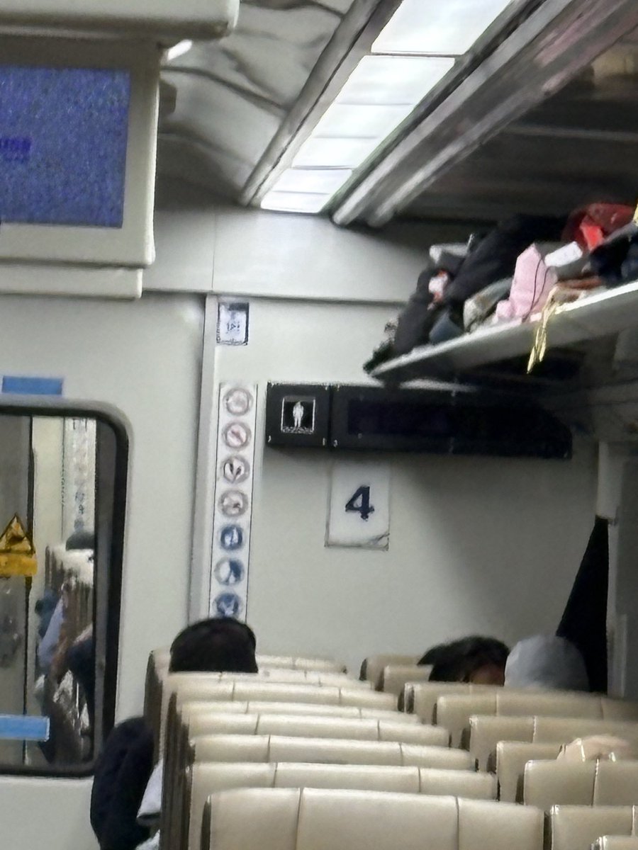 Panas bgt wehhh. AC nya mati apa gimana deh. Gerbong lain dingin &amp; indikator temperaturnya nyala, disini matii 😔
<a href="/KAI121/">Kereta Api Indonesia</a>