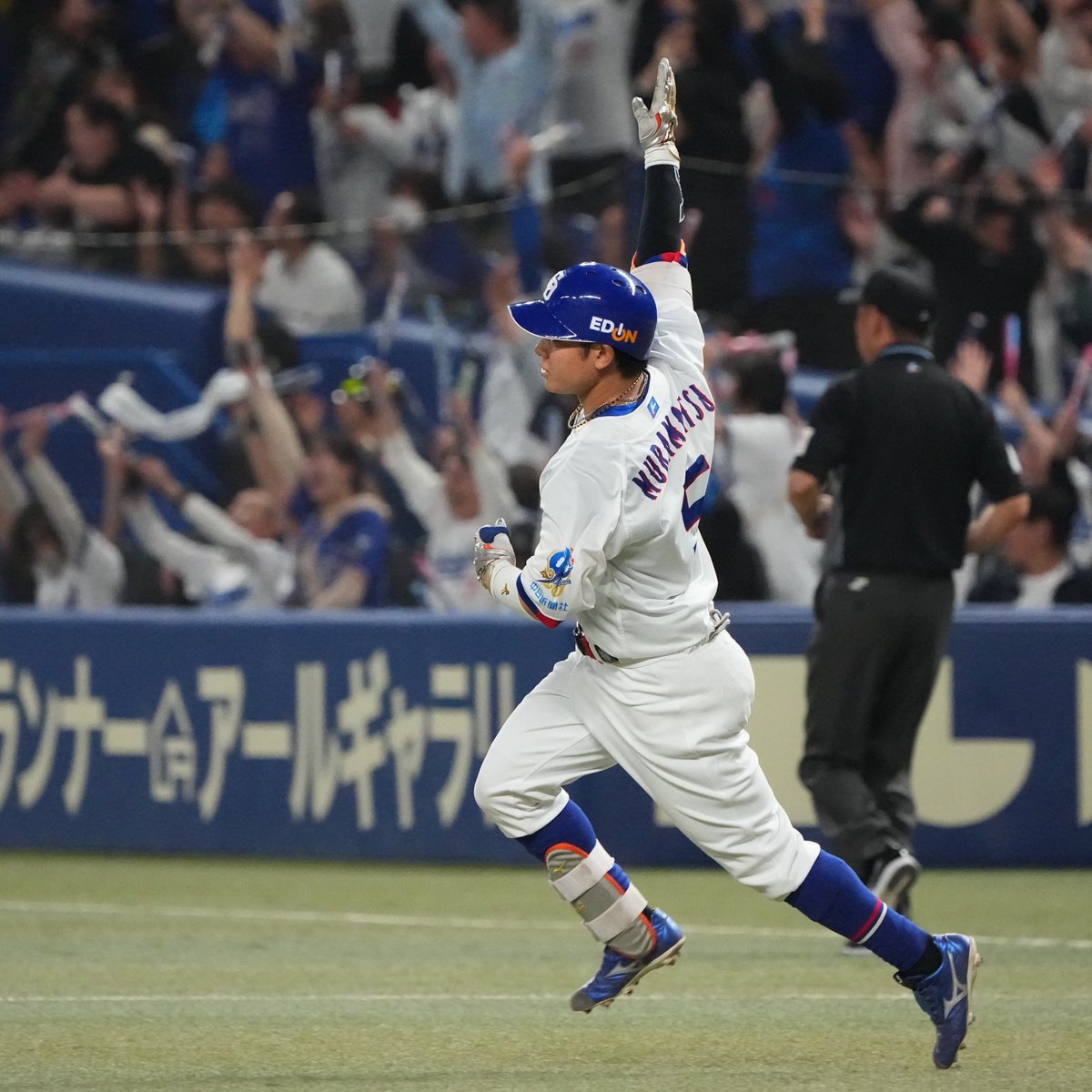 DragonsOfficial's tweet image. ／
＃JERAセ・リーグ 速報⚾️
＼
中６ー４ヤ
本日の ＃月間JERAセ・リーグAWARD ノミネート選手はこちら✋
９回裏１死二、三塁、逆転のサヨナラ右越え本塁打を放った ＃村松開人 選手です。
ノミネート選手はこちら　cl-award.jp
JERA協賛特設ページ　jera-tomose.jp
#JERA