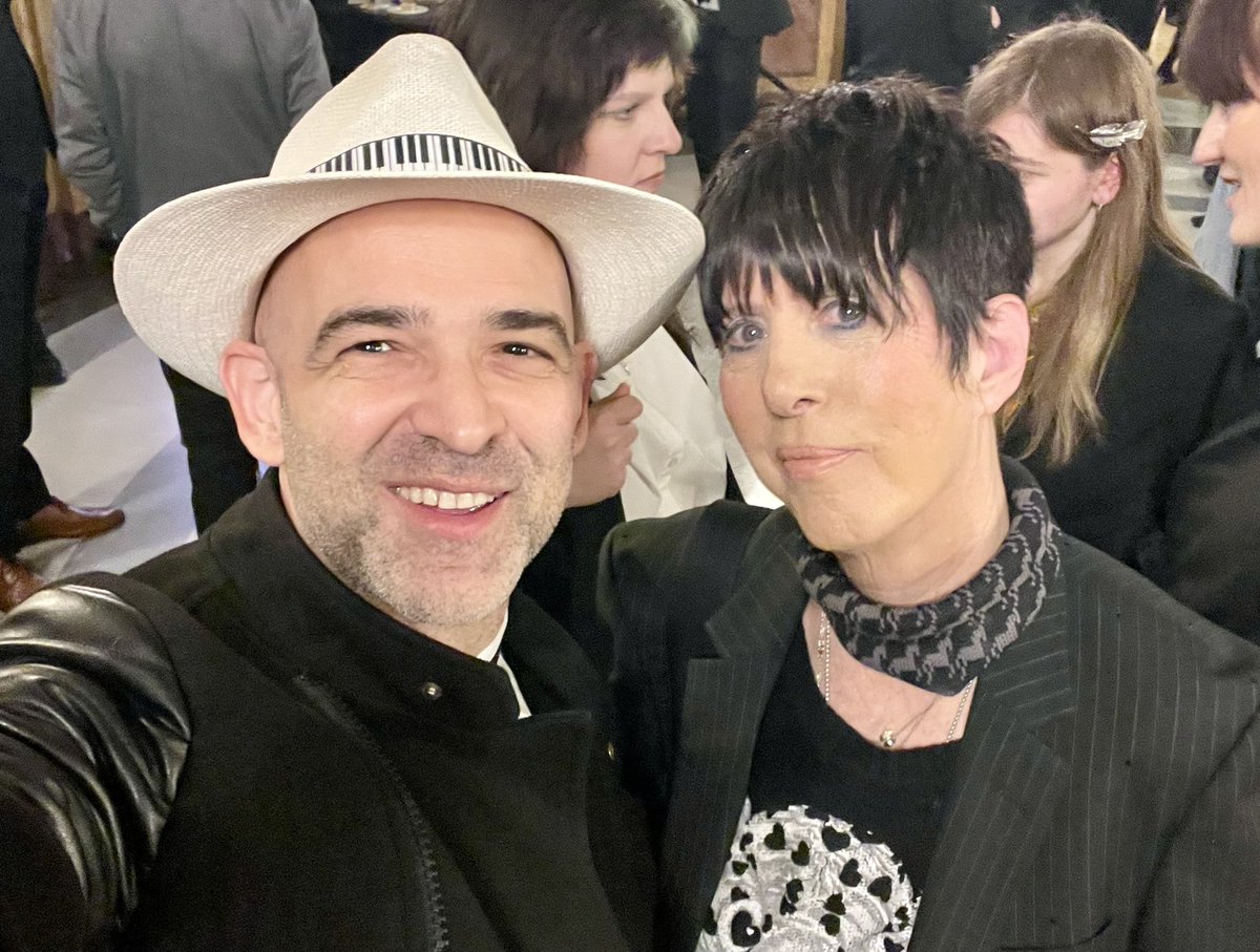 muratevginmusic's tweet image. Bir şarkı yazarı hem I don’t want to miss a thing’i (Asrosmith) hem Unbreak my heart’ı (Toni Braxton) hem de Could I have this kiss forever’ı (Whitney Houston - Enrique Iglesias) yazabilir mi?Bu kişi eğer @dianewarren ise yazabilir!
#dianewarren #songwriter #composer #muratevgin