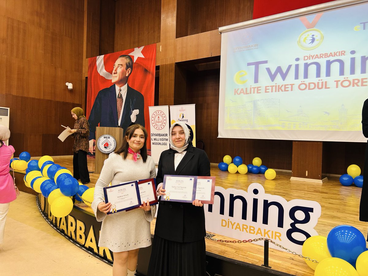 baglarhurriyet's tweet photo. Hürriyet İlkokul’undan çok güzel başarılar.
Yılın projesi, Etwinning okulu ve birden fazla kalite etiketi aldık. Emek veren kıymetli okul müdürümüze ve  öğretmenlerimize teşekkür ederiz 🌸 https://t.co/1krp3QrJAm