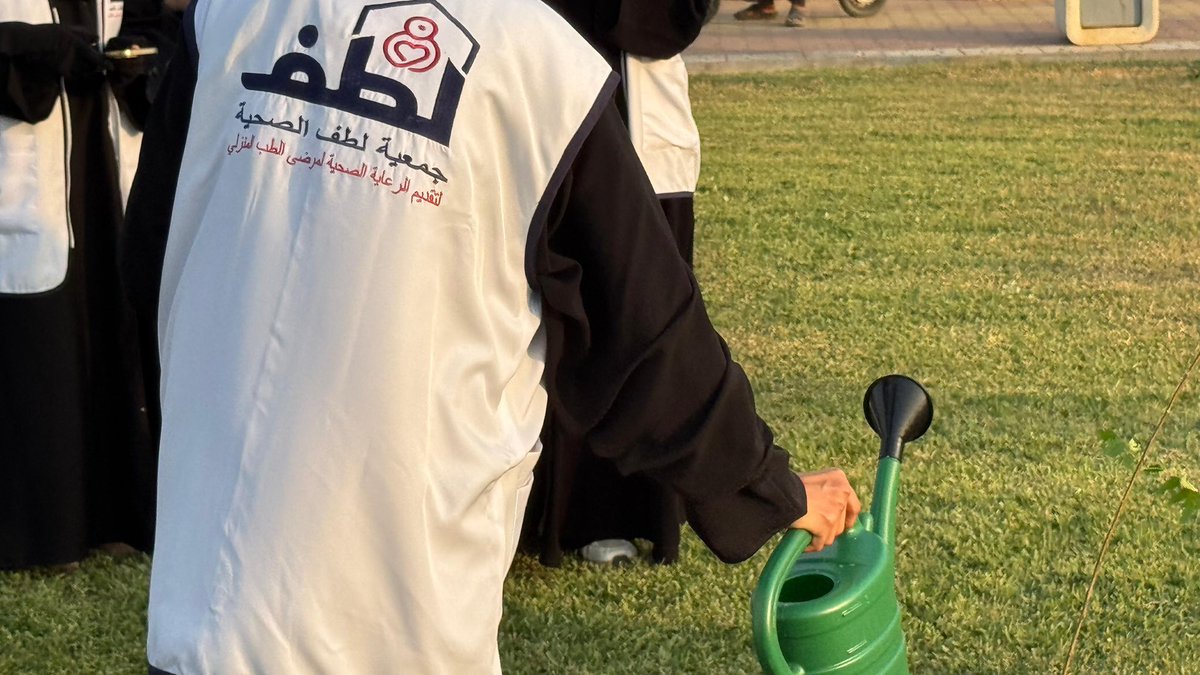 lutfJaz's tweet photo. نفّذ فريق لطف مبادرة زرع شتلات في حديقة الصفا بصبيا بالتعاون مع المركز الوطني لتنمية الغطاء النباتي ومكافحة التصحر بهدف تعزيز الوعي البيئي والإسهام في زيادة الرقعة الخضراء في مبادرة تجسد أثر الشراكات المجتمعية وروح العمل التطوعي المستدام 🌱

#يوم_البيئة #فريق_لطف https://t.co/5fejgDwydY