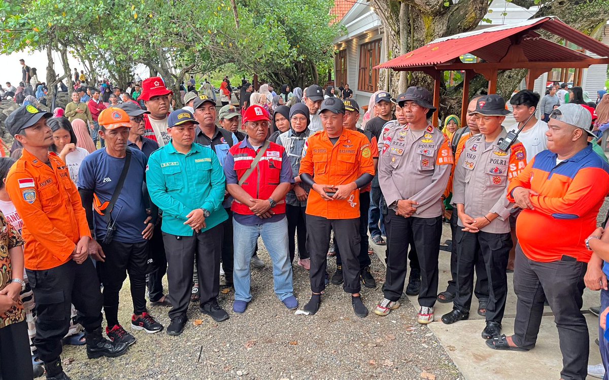 tvrisumbar's tweet photo. Tujuh Hari Pencarian Tak Membuahkan Hasil, Operasi SAR Dua Bocah Tenggelam di Pantai Ulak Karang Resmi Dihentikan

https://t.co/nkd5eRLpMw https://t.co/7jAR02g2GQ