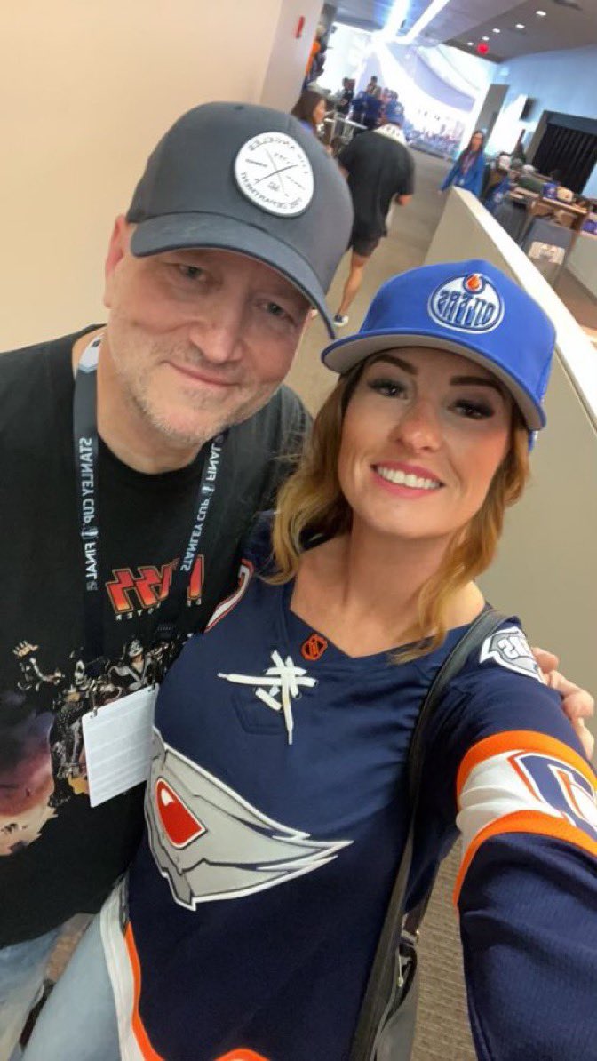 HankMorse's tweet image. Hey, @spittinchiclets, @stoolpresidente When is the @RearAdBsBlog merch coming out? #LetsGooooo #HellllloooooooEverybody