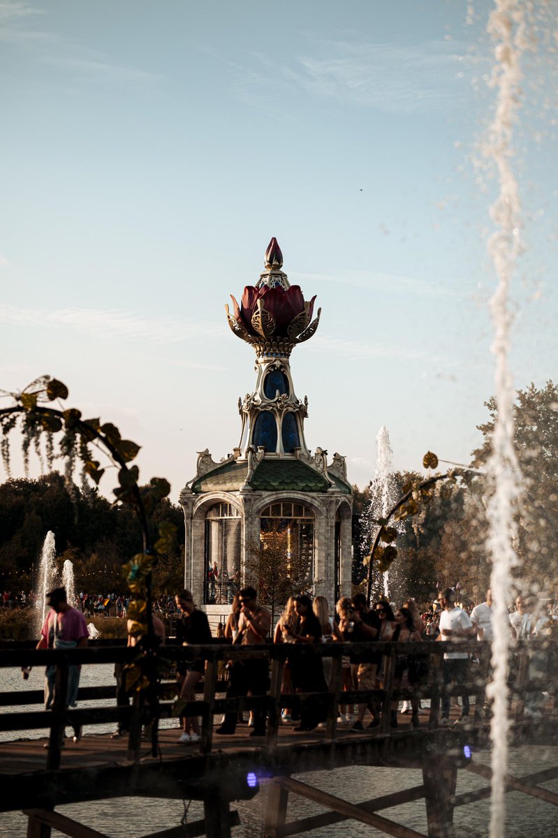 Tomorrowland tweet media